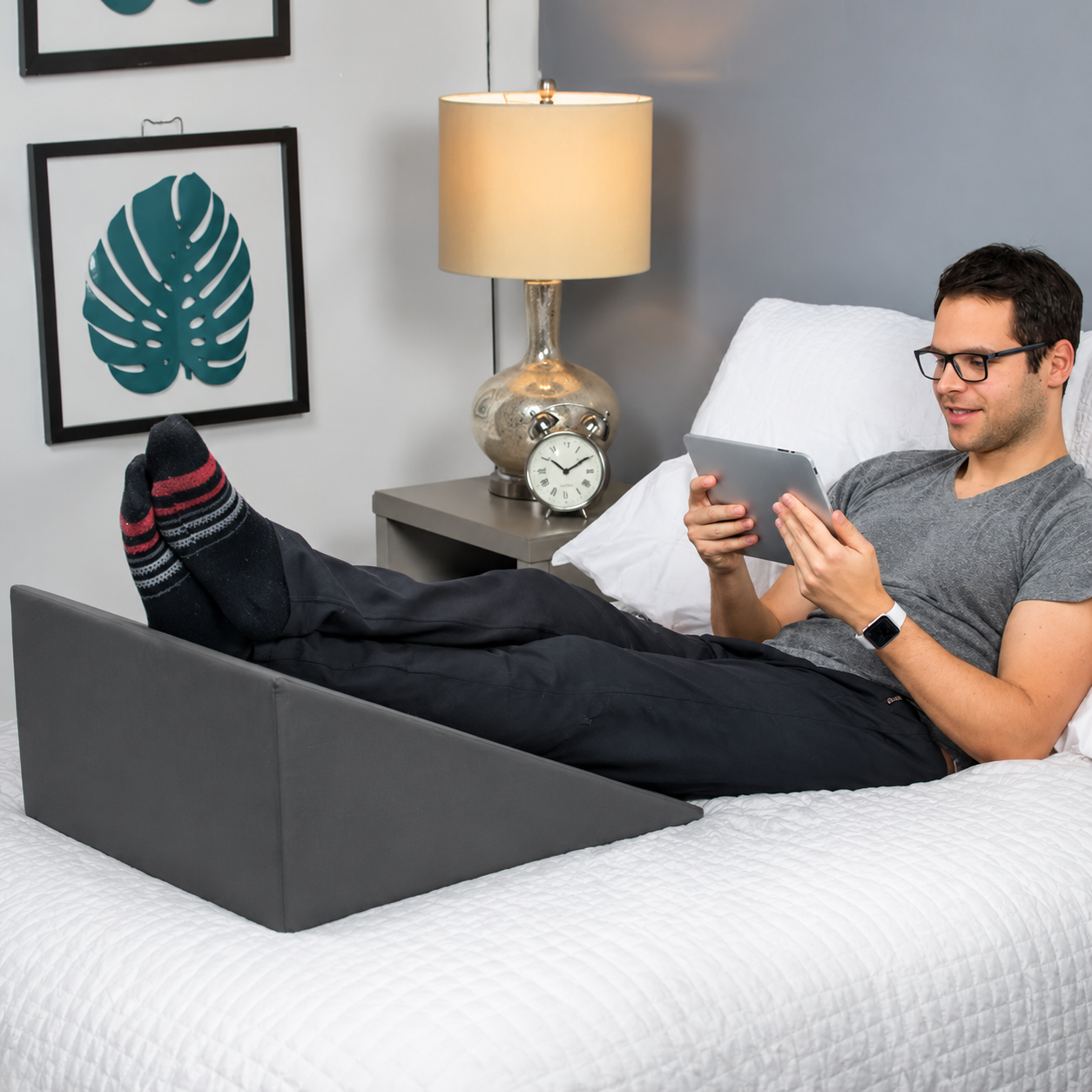 Medilink Leg Elevation Pillow | Wedge Support Cushion for Leg, Knee & Foot Elevation | Memory Foam Recovery Pillow | Swelling Relief & Circulation Support
